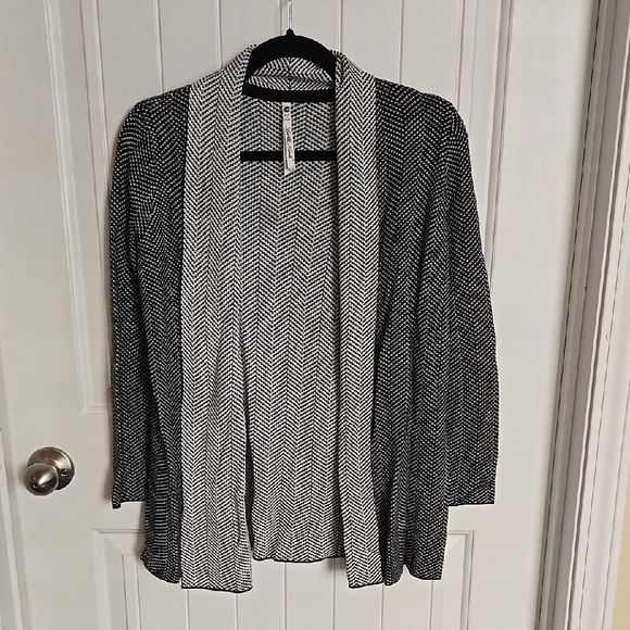 Leo & Nicole Black & White Chevron Open Front Cardigan Knit Fall Transitional - Picture 2 of 5